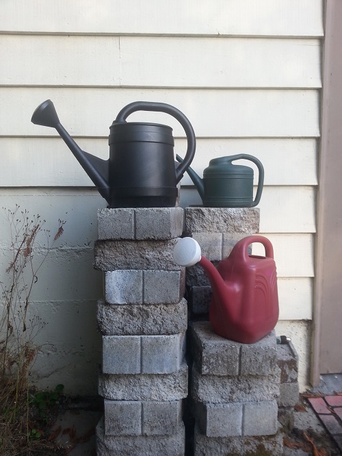 141004 watering cans2