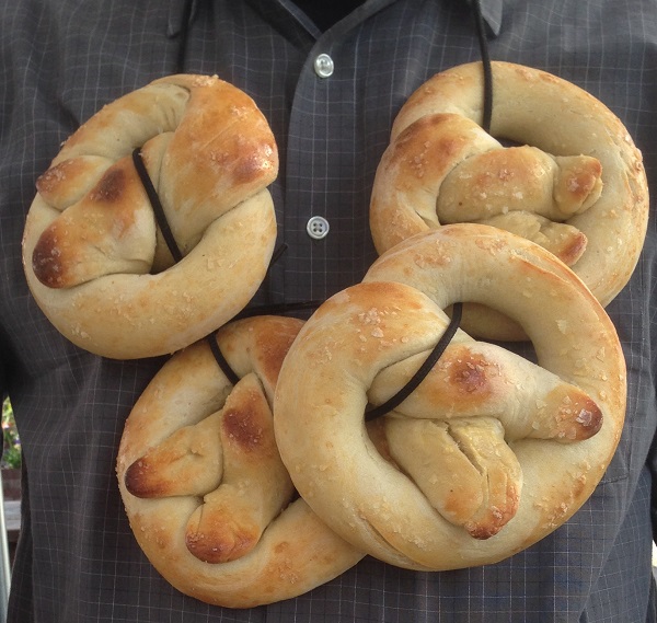 161110-pretzel-necklace